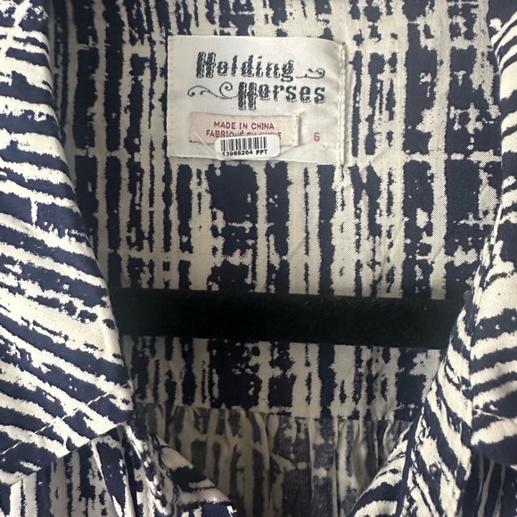 Holding Horses Anthropologie Rayon Blouse EUC Size S - Picture 2 of 5